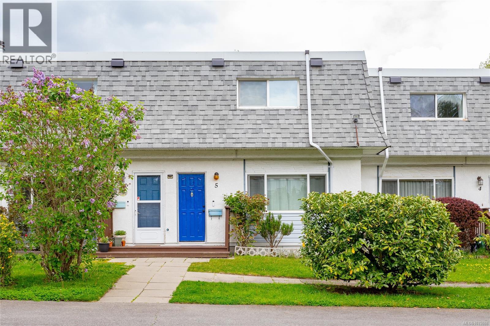 5 1040 Kenneth St, Saanich, British Columbia