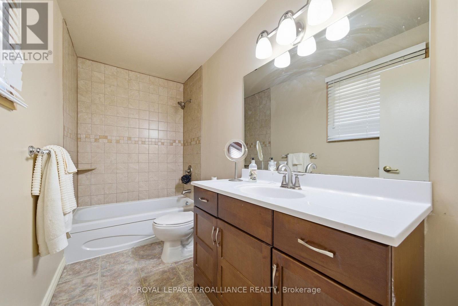 125 Tracey Park Drive, Belleville, Ontario  K8P 5C7 - Photo 29 - X13057110