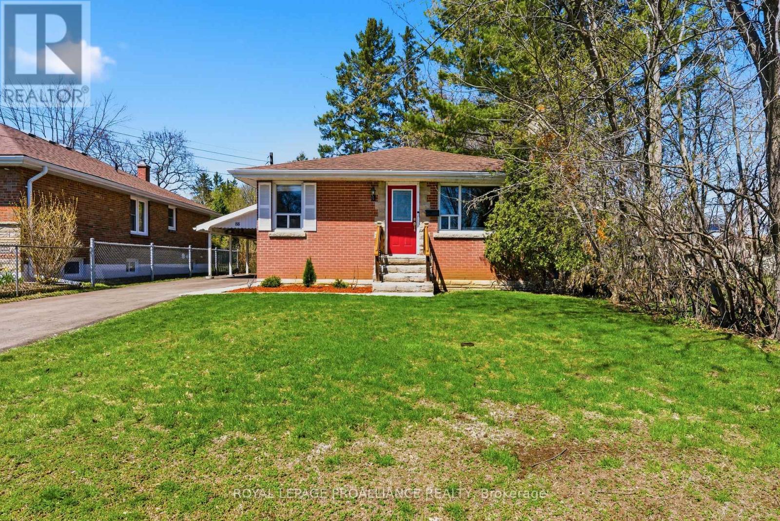 88 Crestview Avenue, Belleville (Belleville Ward), Ontario  K8N 1W9 - Photo 2 - X13057112