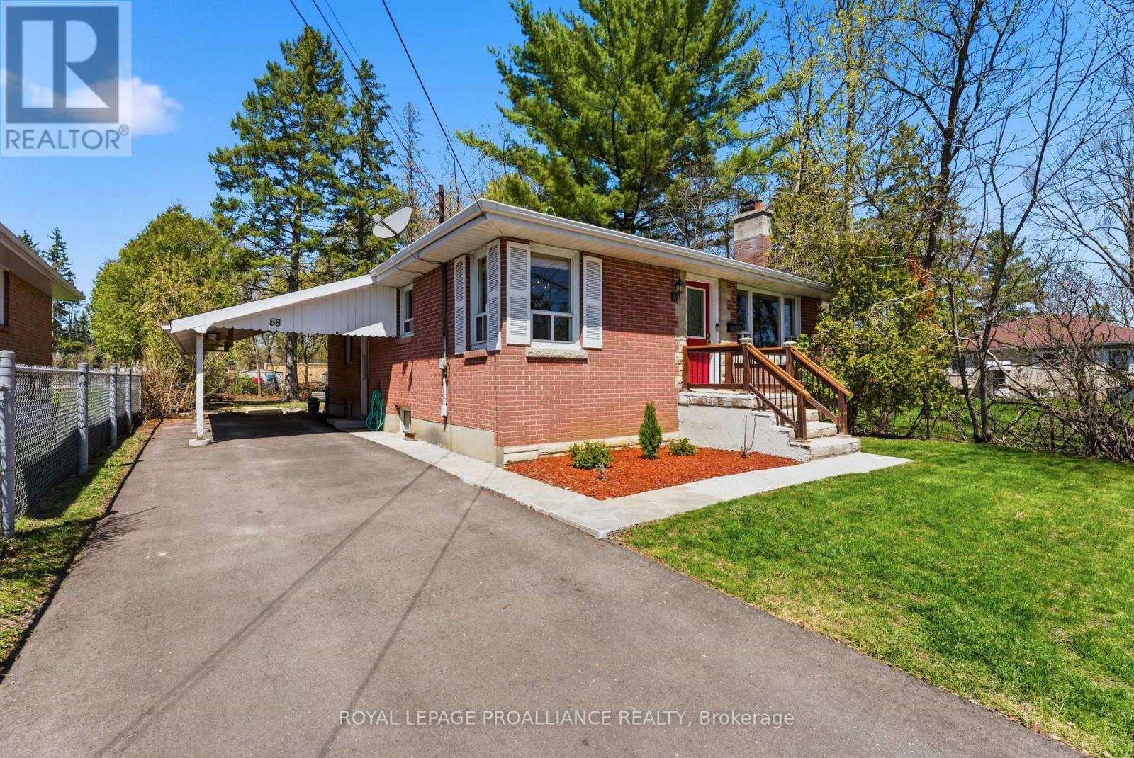 88 Crestview Avenue, Belleville (Belleville Ward), Ontario  K8N 1W9 - Photo 3 - X13057112