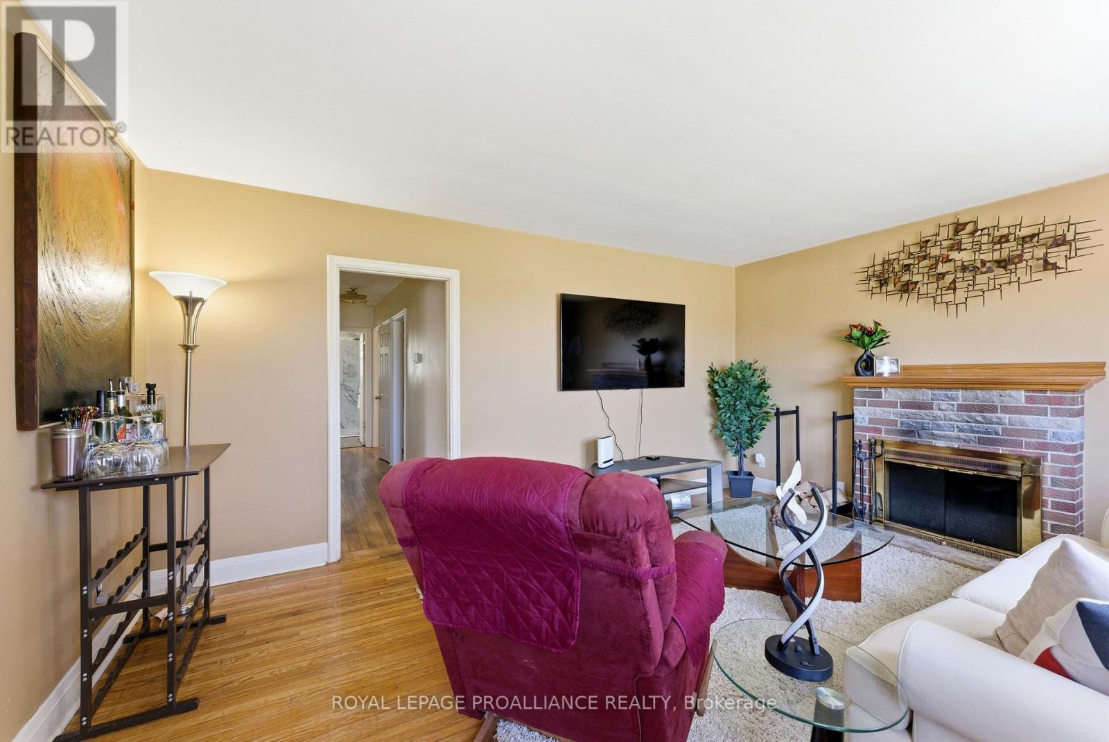 88 Crestview Avenue, Belleville (Belleville Ward), Ontario  K8N 1W9 - Photo 7 - X13057112