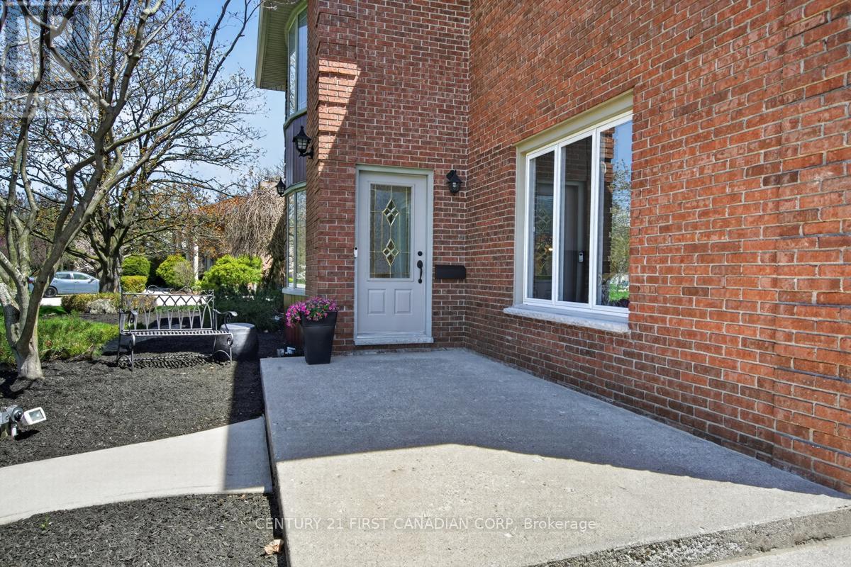 124 Sunray Avenue, London South, Ontario  N6P 1C6 - Photo 3 - X13057096