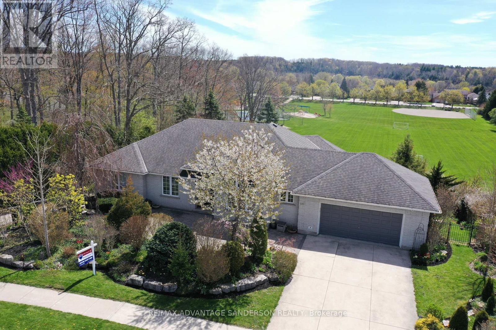 23 Birchcrest Drive, Middlesex Centre, Ontario  N0L 1R0 - Photo 4 - X12796814