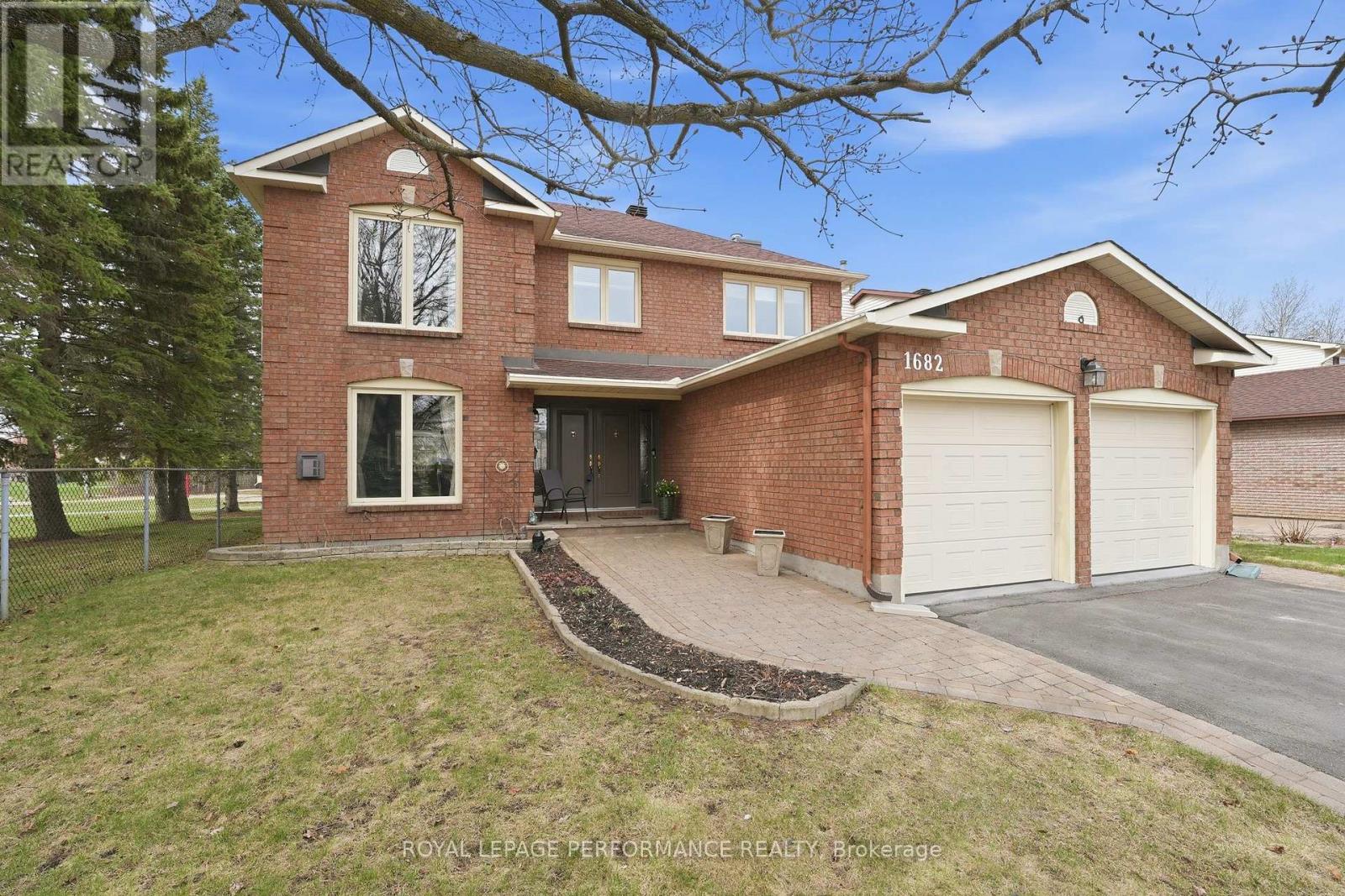 1682 Barrington Street, Ottawa, Ontario  K1C 4W8 - Photo 3 - X12926756