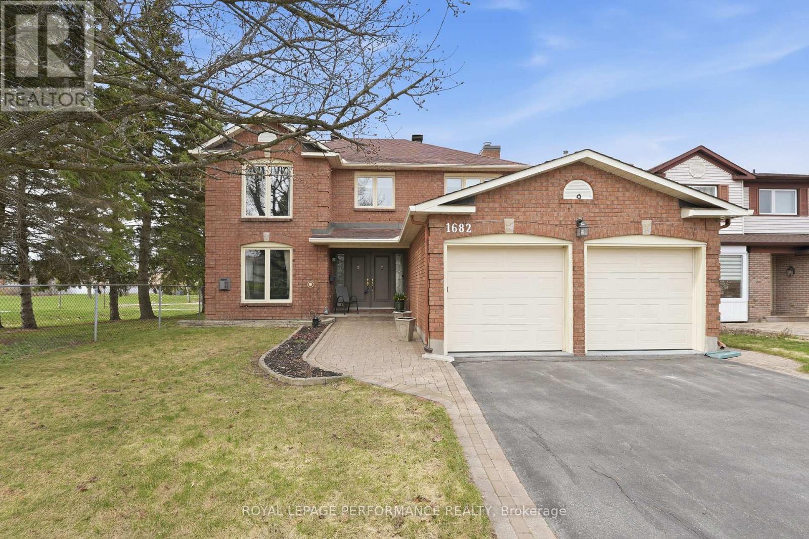 1682 BARRINGTON STREET, Ottawa, Ontario