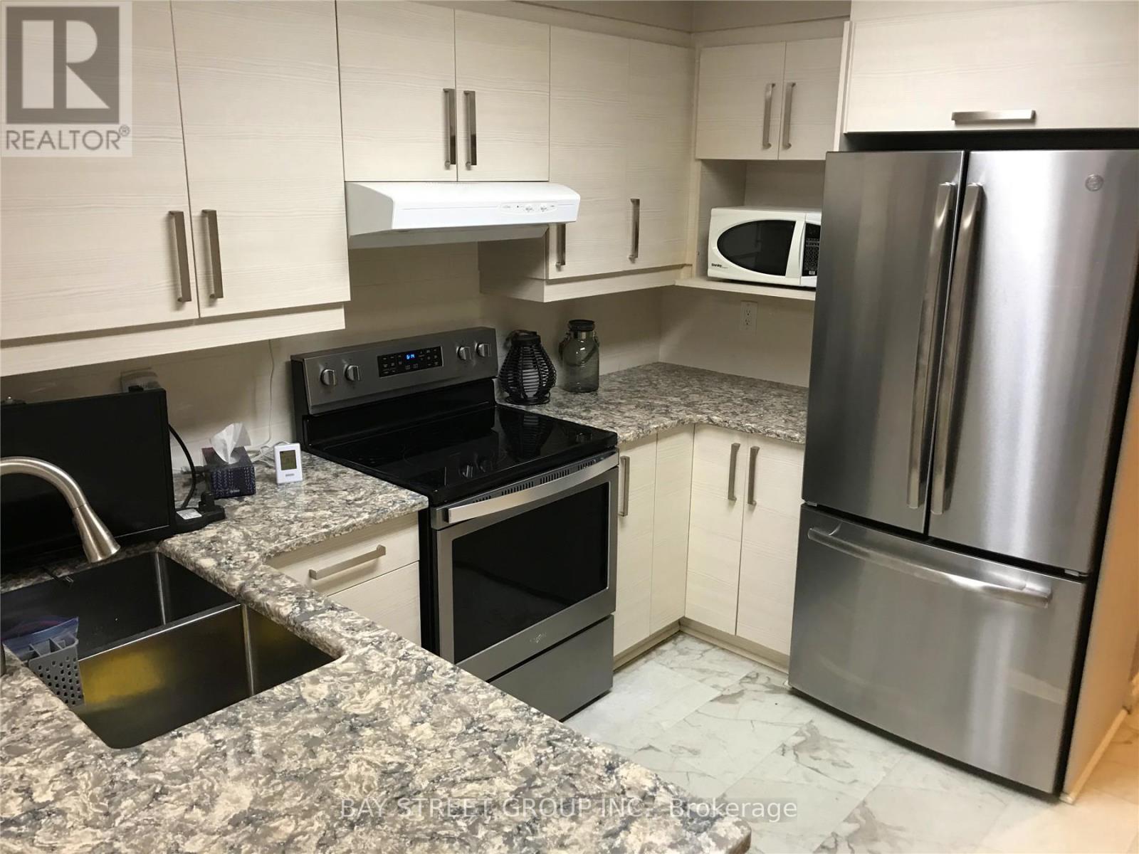 331 Green Lane, Markham, Ontario  L3T 7A4 - Photo 4 - N12843988