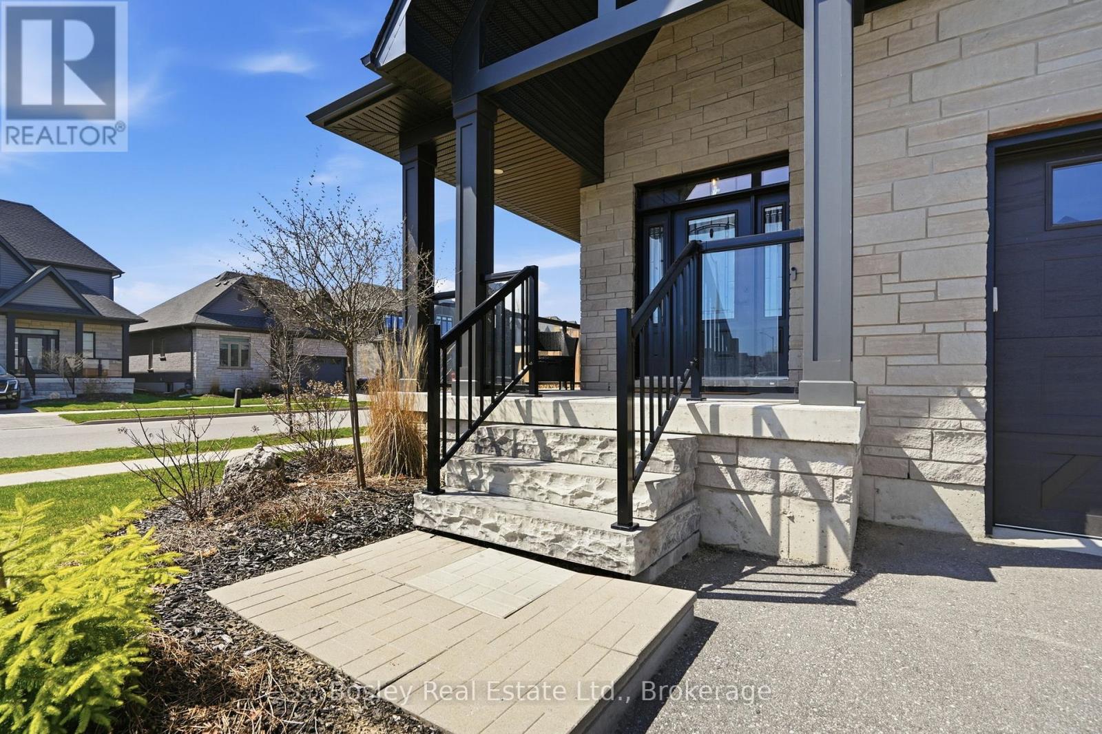 100 Mclean Avenue, Collingwood, Ontario  L9Y 4B6 - Photo 3 - S13057056