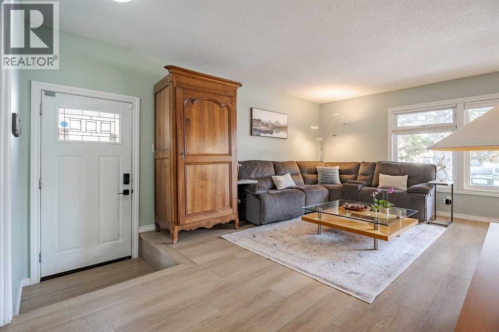 4803 Brockington Road NW, Calgary, Alberta  T2L 1R5 - Photo 3 - A2290285