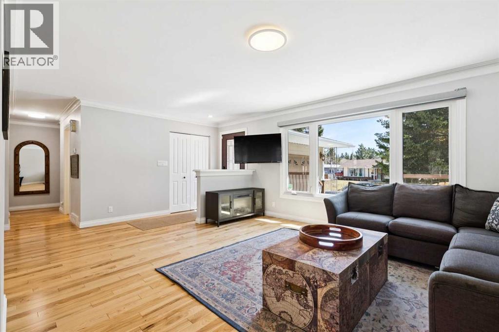 734 Oakhill Place SW, Calgary, Alberta  T2V 3X9 - Photo 5 - A2299715