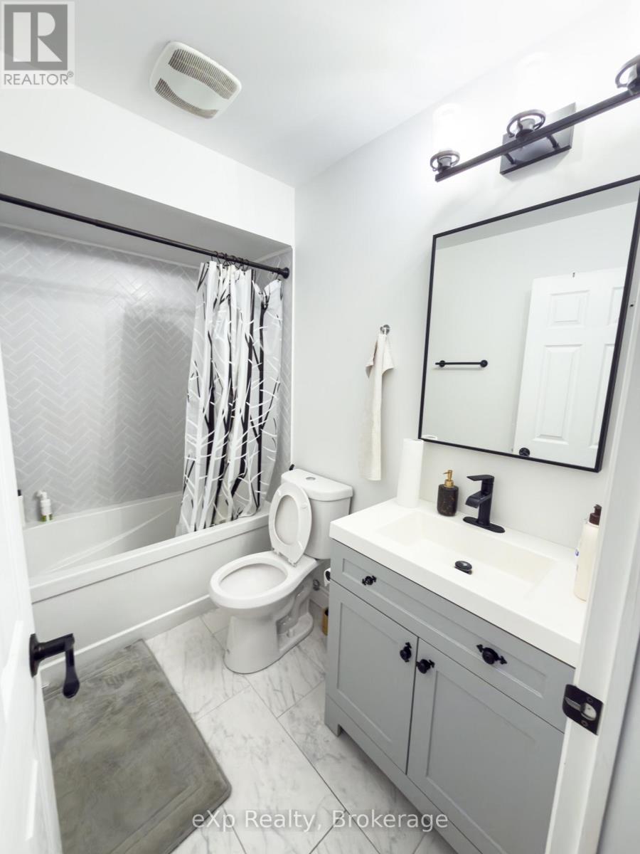 12 Griffiths Avenue, Cambridge, Ontario  N1P 1J7 - Photo 11 - X13057076