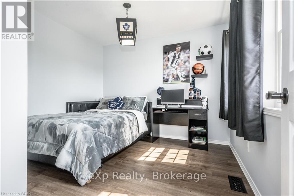 12 Griffiths Avenue, Cambridge, Ontario  N1P 1J7 - Photo 3 - X13057076