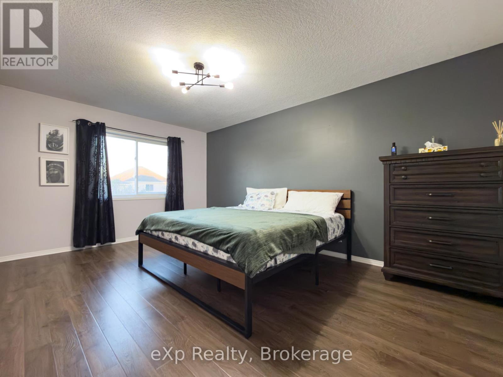 12 Griffiths Avenue, Cambridge, Ontario  N1P 1J7 - Photo 6 - X13057076