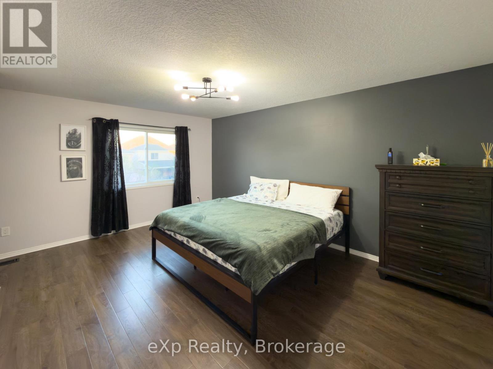 12 Griffiths Avenue, Cambridge, Ontario  N1P 1J7 - Photo 7 - X13057076