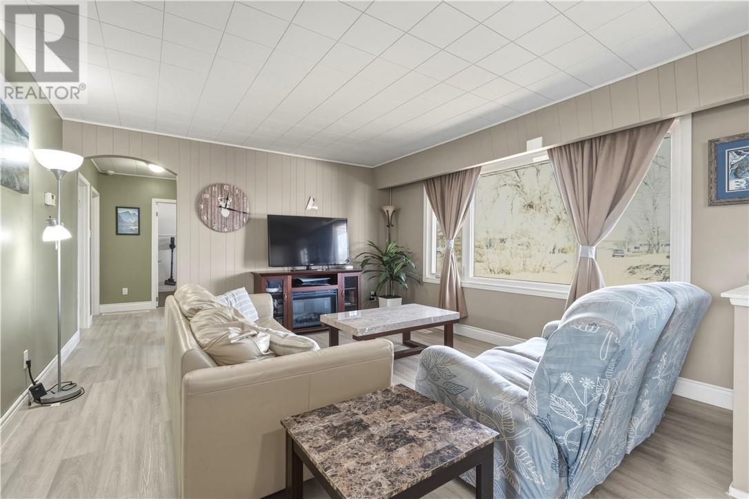 1025 Katherine Street, Greater Sudbury, Ontario  P3P 1C2 - Photo 2 - 2127374