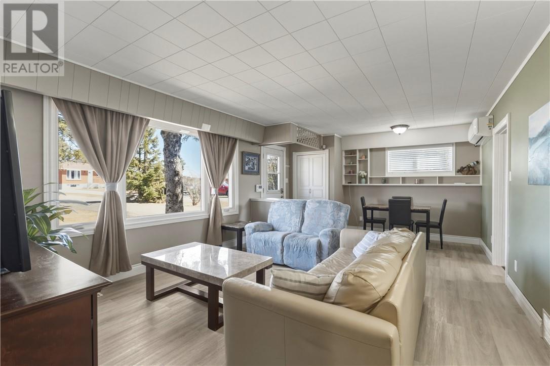 1025 Katherine Street, Greater Sudbury, Ontario  P3P 1C2 - Photo 3 - 2127374