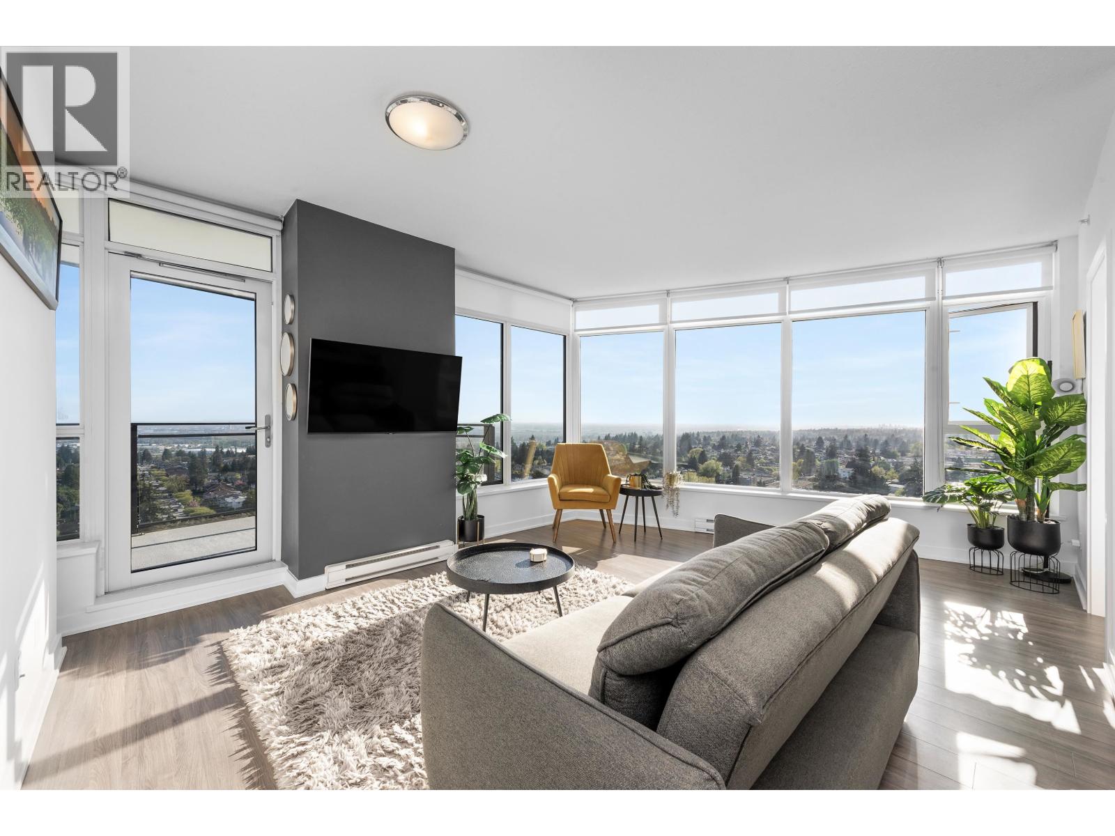 2202 4900 LENNOX LANE, burnaby, British Columbia