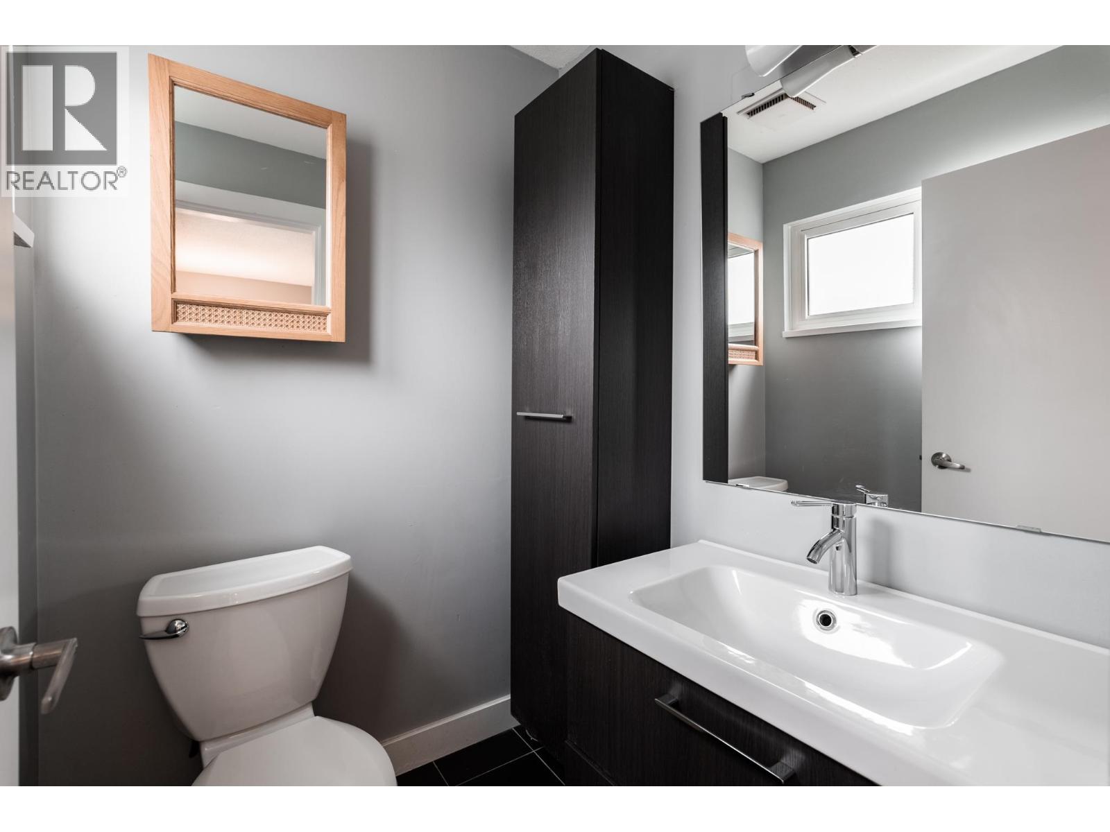 303 2615 Lonsdale Avenue, North Vancouver, British Columbia  V7N 3H7 - Photo 11 - R3117219