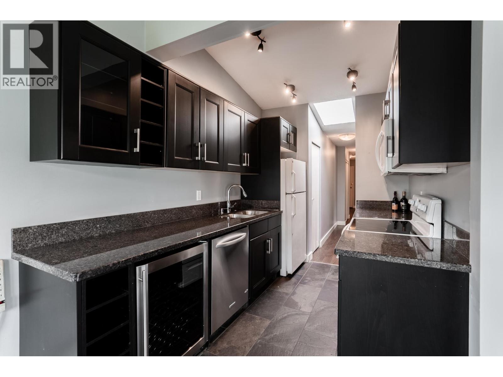 303 2615 Lonsdale Avenue, North Vancouver, British Columbia  V7N 3H7 - Photo 5 - R3117219