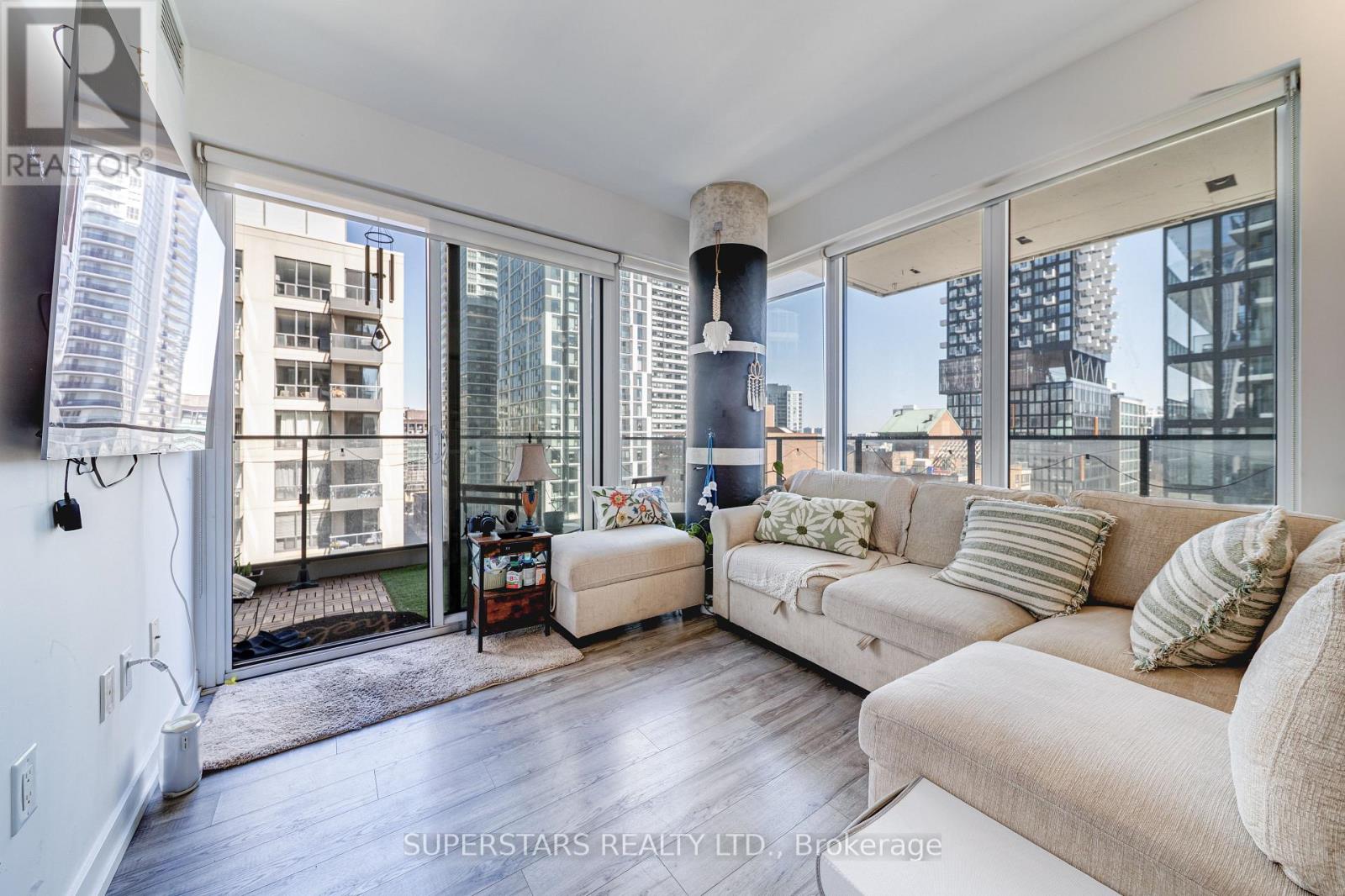 1110 - 77 Shuter Street, Toronto, Ontario  M5B 0B8 - Photo 1 - C13057082