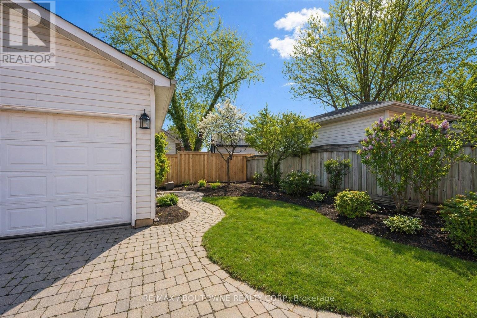 2484 Capilano Crescent, Oakville, Ontario  L6H 6L4 - Photo 38 - W13054410