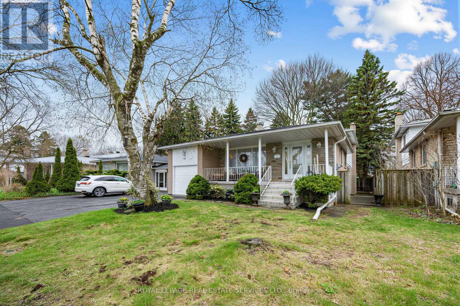 16 DONNACONA CRESCENT, Toronto, Ontario