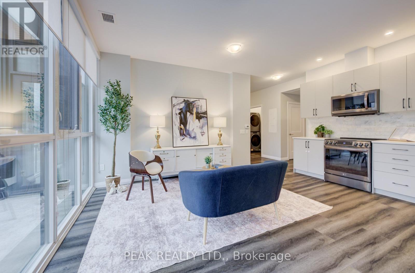 201 - 60 CHARLES W, Kitchener, Ontario