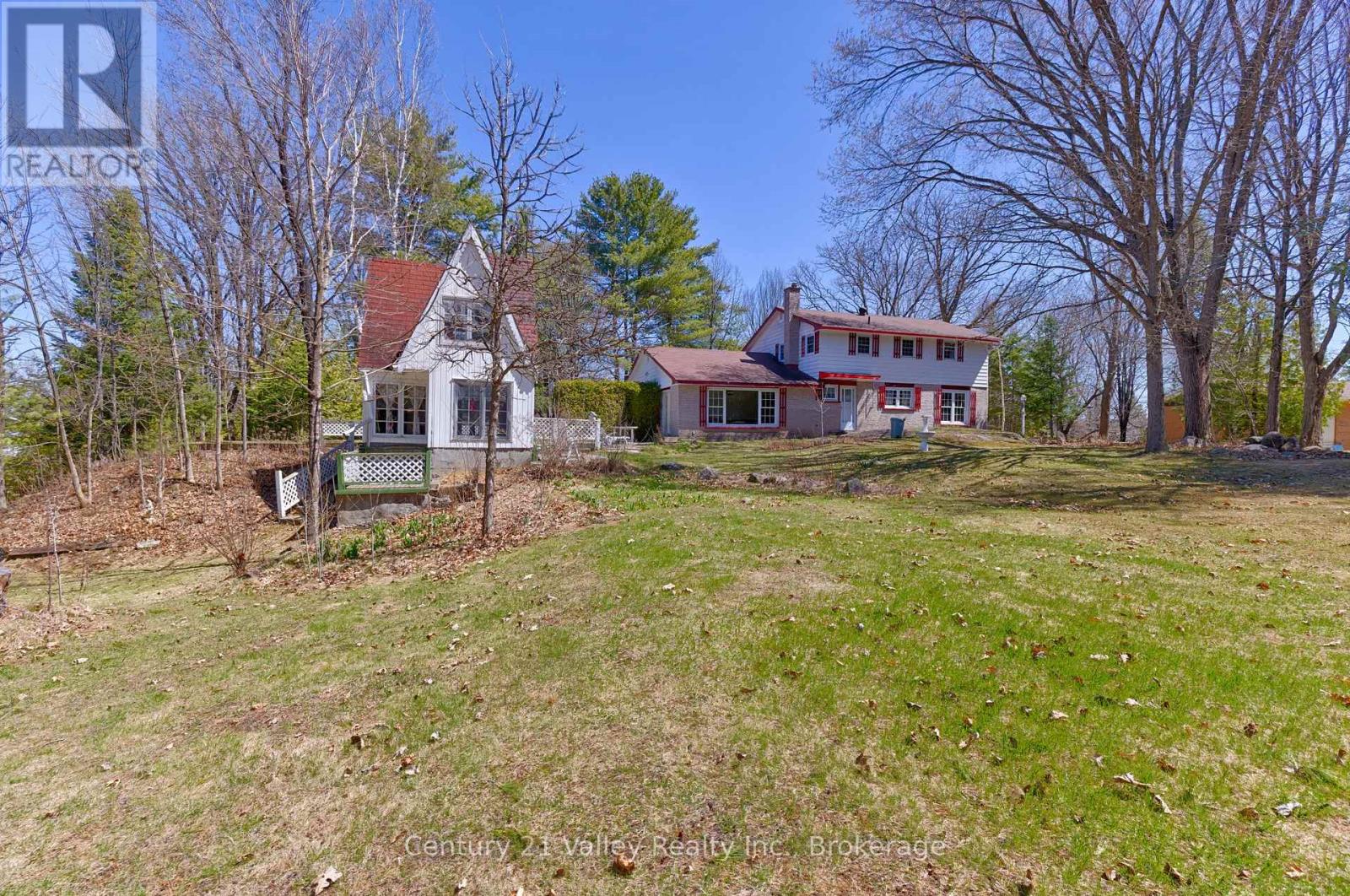 775 Pinegrove Crescent, Petawawa, Ontario  K8A 7E3 - Photo 2 - X12933950