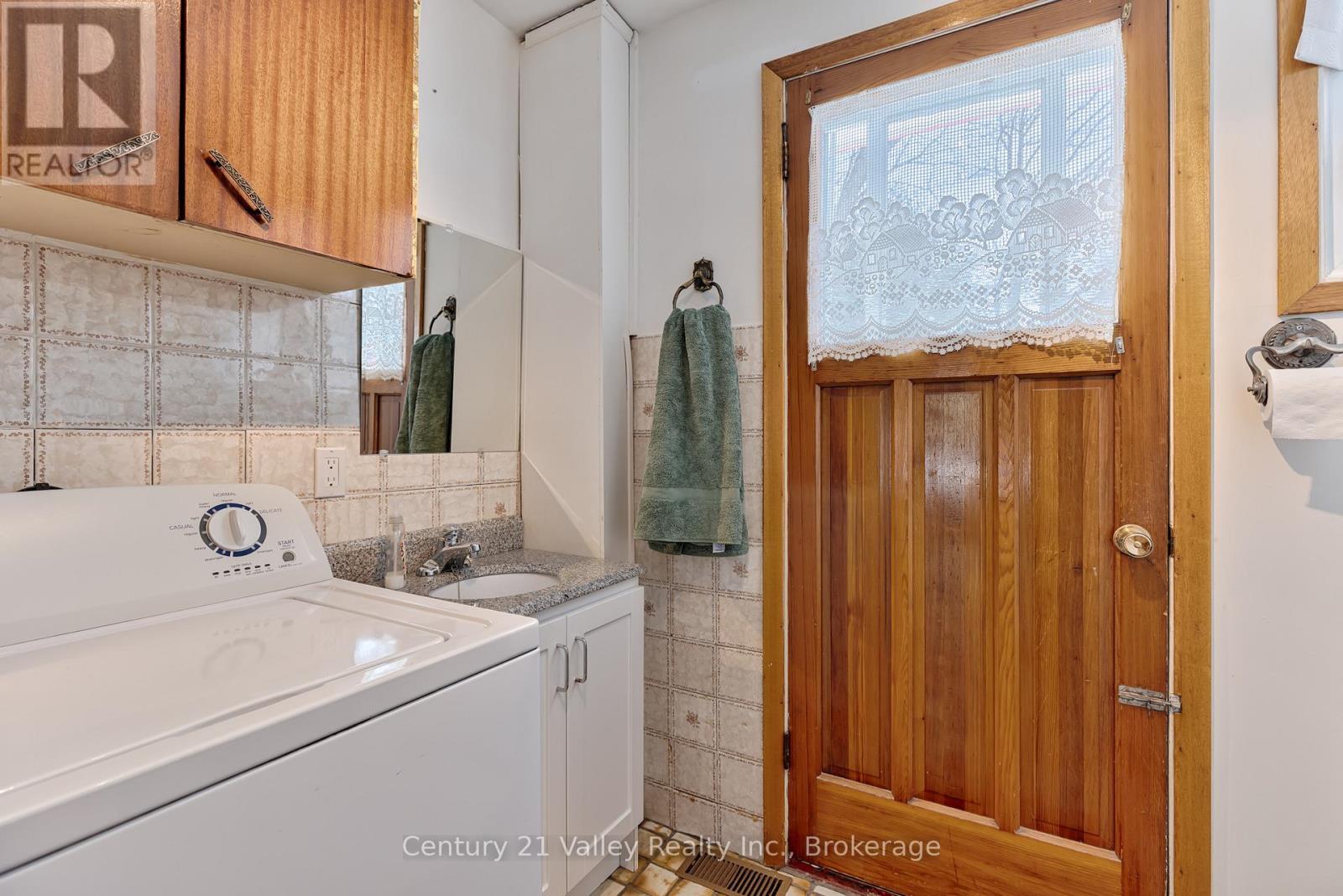 775 Pinegrove Crescent, Petawawa, Ontario  K8A 7E3 - Photo 18 - X12933950