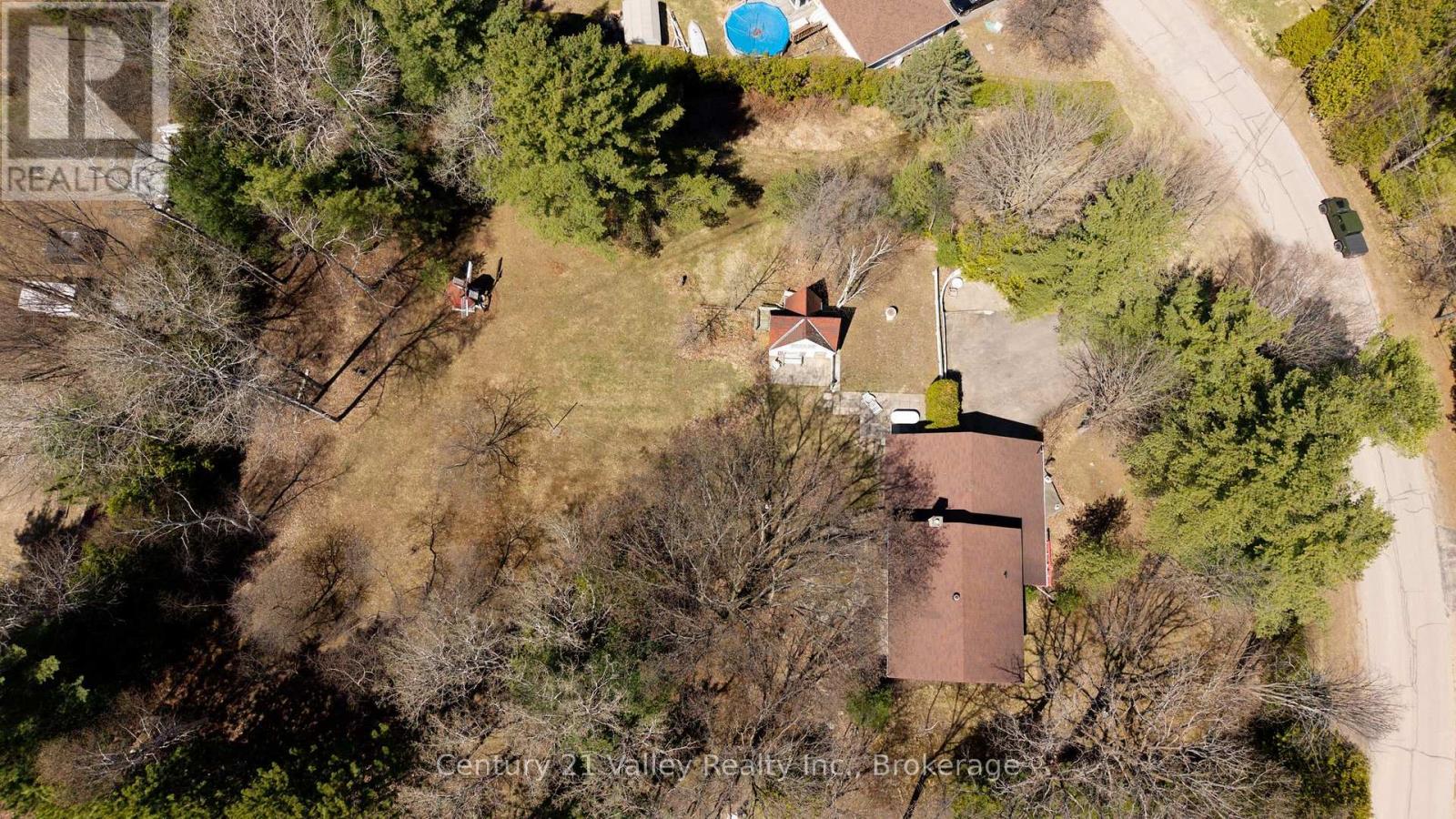 775 Pinegrove Crescent, Petawawa, Ontario  K8A 7E3 - Photo 3 - X12933950