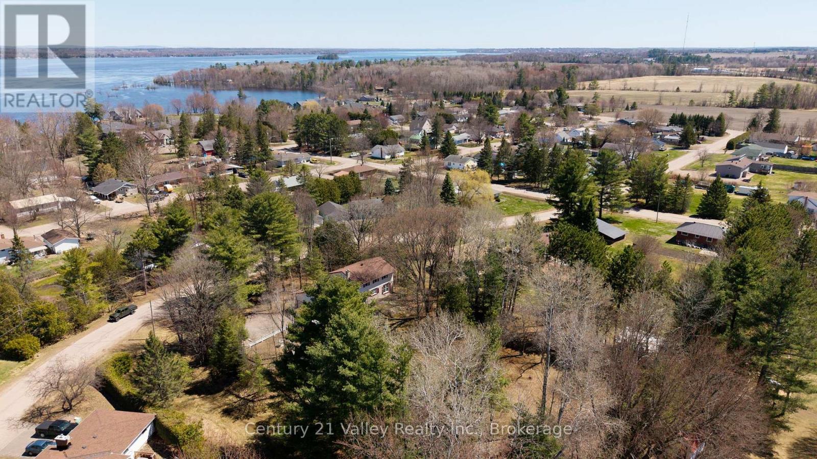 775 Pinegrove Crescent, Petawawa, Ontario  K8A 7E3 - Photo 4 - X12933950