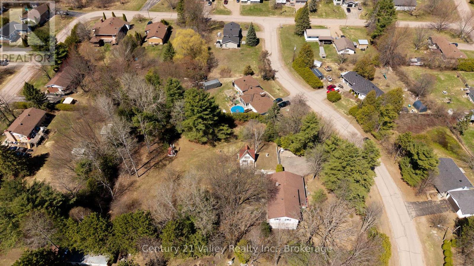 775 Pinegrove Crescent, Petawawa, Ontario  K8A 7E3 - Photo 43 - X12933950