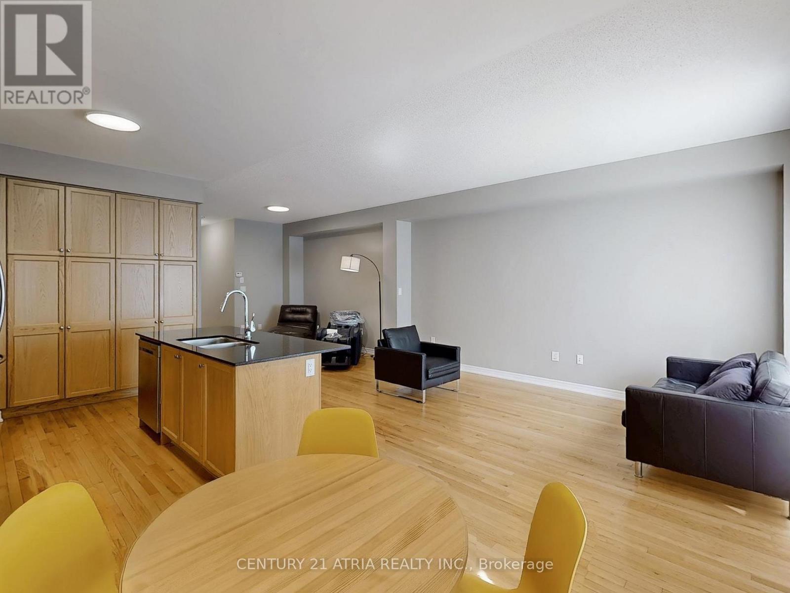 8 Moonseed Lane, Richmond Hill, Ontario  L4E 1E7 - Photo 9 - N13057010