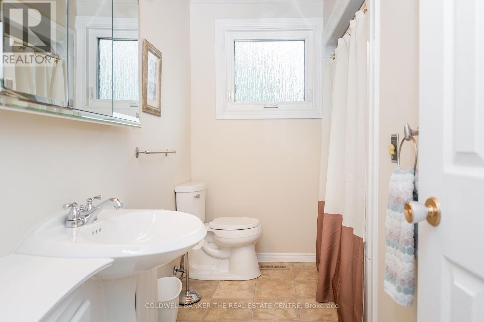 4 Everton Drive, Innisfil, Ontario  L0L 1R0 - Photo 18 - N13057178