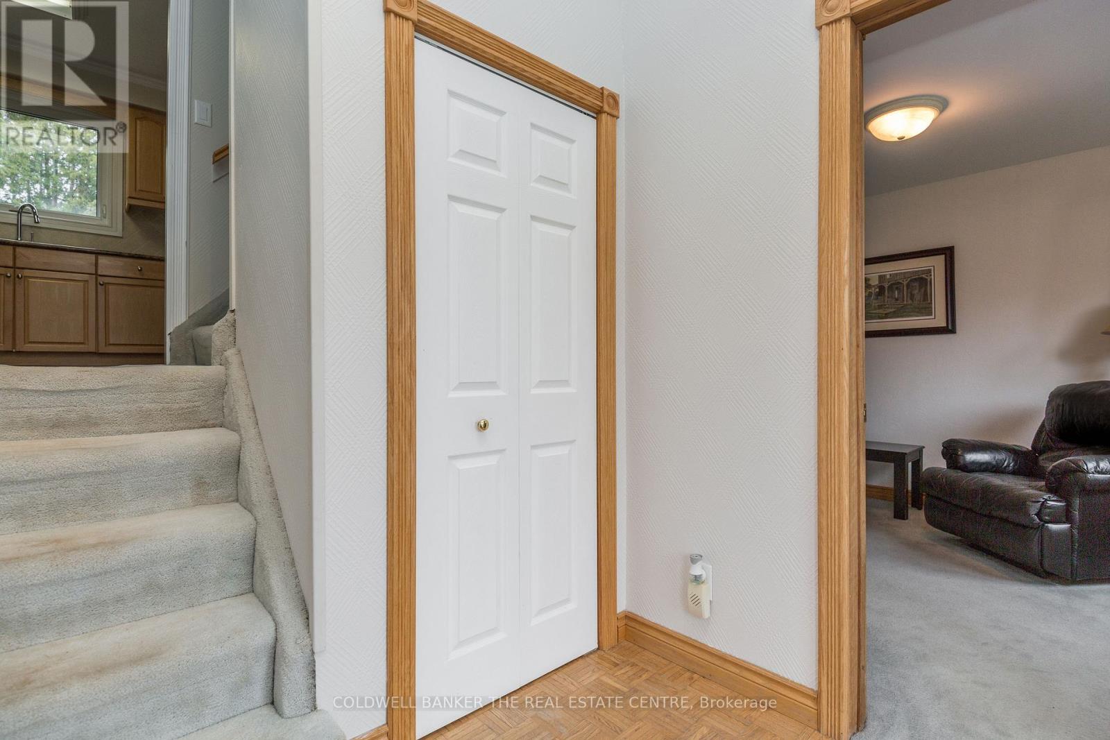 4 Everton Drive, Innisfil, Ontario  L0L 1R0 - Photo 5 - N13057178