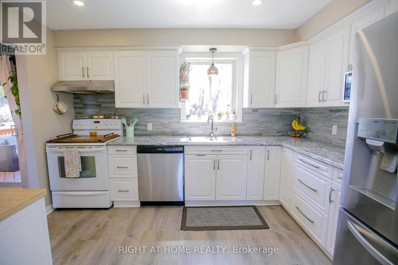 151 Little Avenue, Barrie (Allandale Heights), Ontario  L4N 6L6 - Photo 14 - S13057046