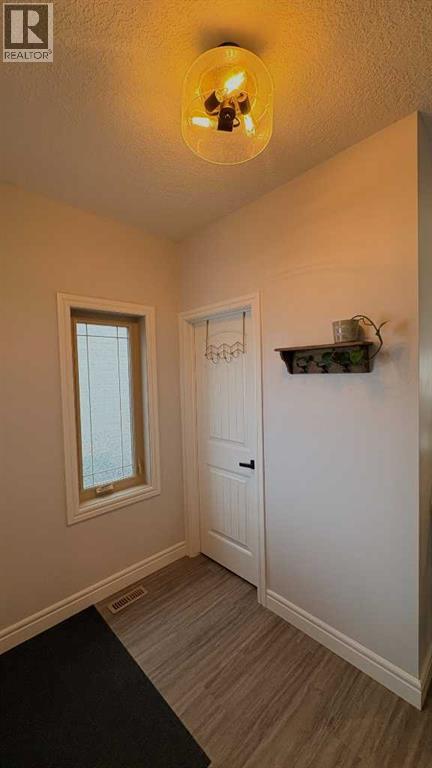 2515 6 Avenue, Wainwright, Alberta  T9W 0B9 - Photo 3 - A2303931