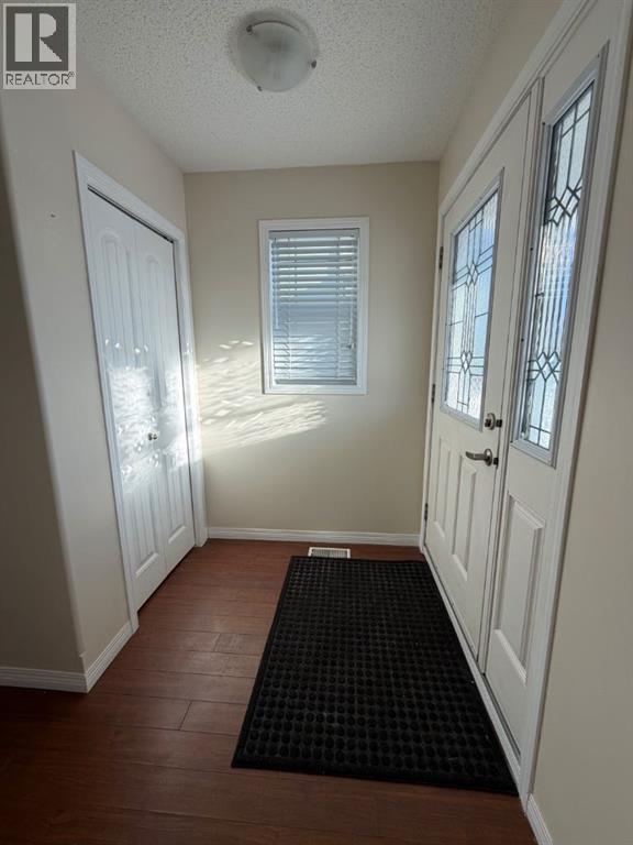 234 Pacific Crescent, Fort Mcmurray, Alberta  T9K 0E6 - Photo 3 - A2282469