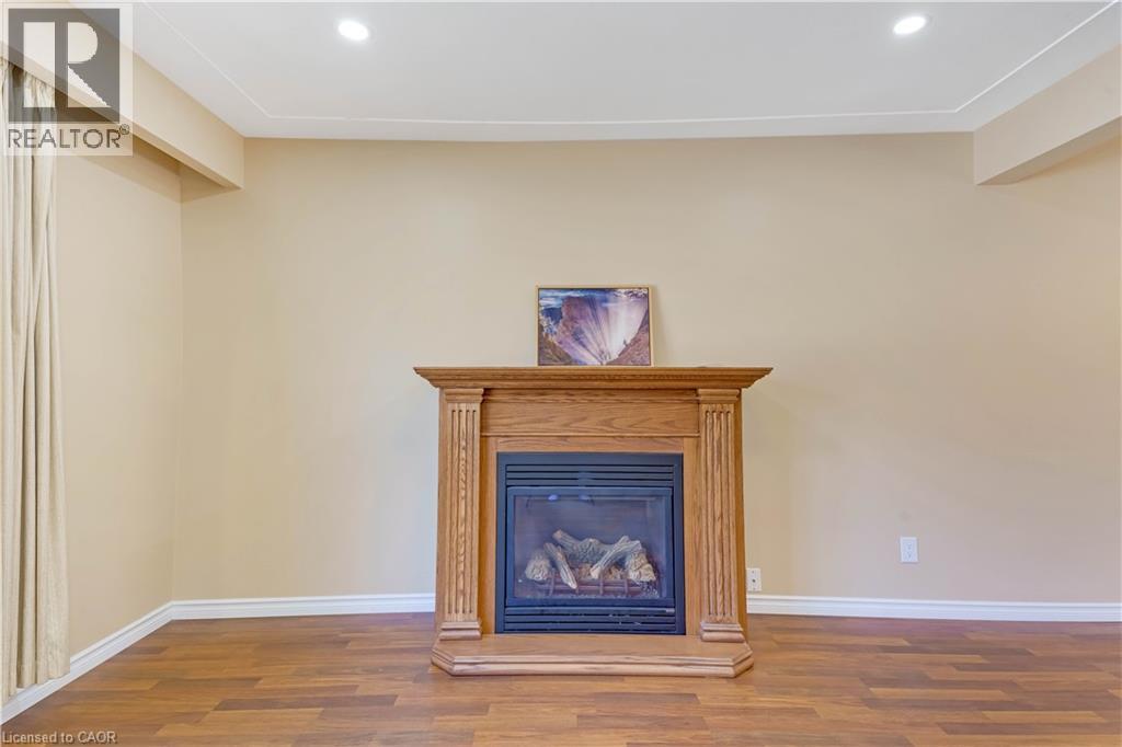 402 Lakeview Drive, Waterloo, Ontario  N2L 4Z6 - Photo 5 - 40824977