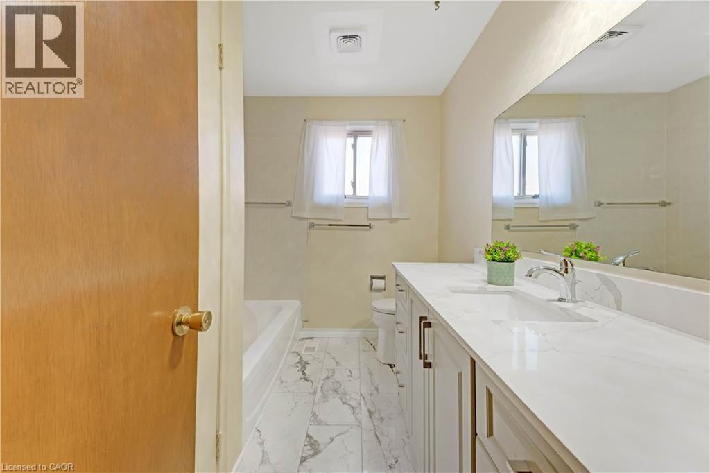 402 Lakeview Drive, Waterloo, Ontario  N2L 4Z6 - Photo 15 - 40824977