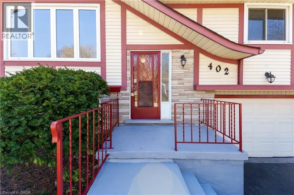 402 Lakeview Drive, Waterloo, Ontario  N2L 4Z6 - Photo 3 - 40824977