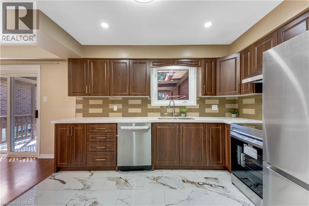 402 Lakeview Drive, Waterloo, Ontario  N2L 4Z6 - Photo 9 - 40824977