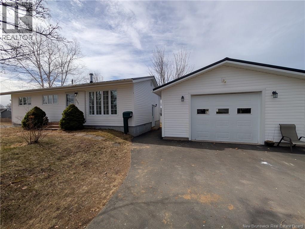 562 Fleet, Bathurst, New Brunswick  E2A 4H1 - Photo 1 - NB138233