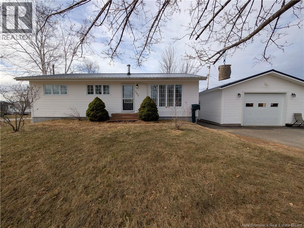 562 Fleet, Bathurst, New Brunswick  E2A 4H1 - Photo 2 - NB138233