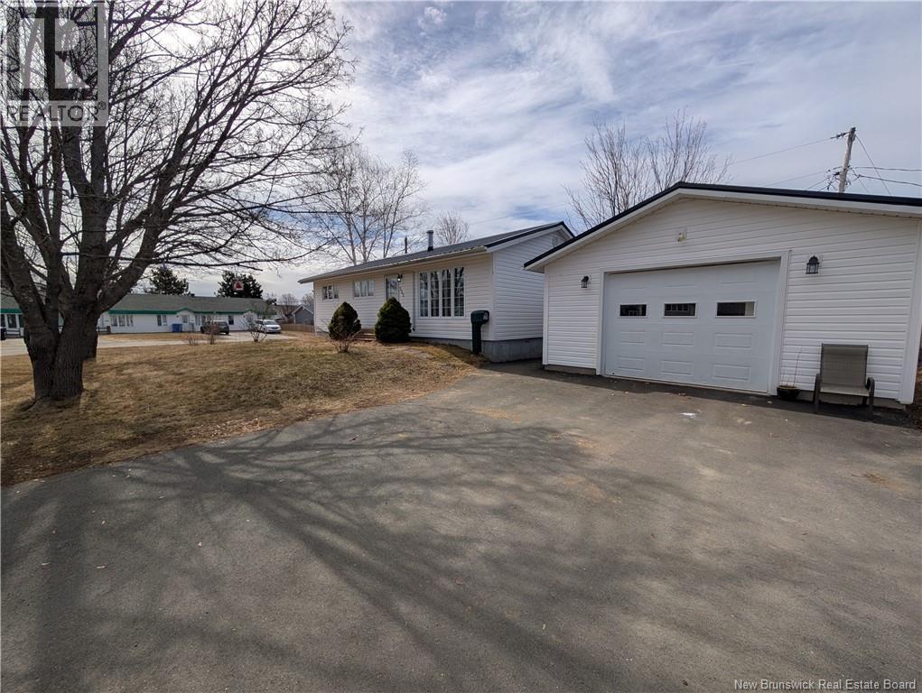 562 Fleet, Bathurst, New Brunswick  E2A 4H1 - Photo 7 - NB138233