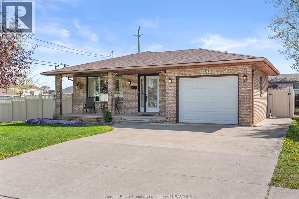 MLS# 26009512: 1404 SHAWNEE ROAD, Tecumseh, Canada