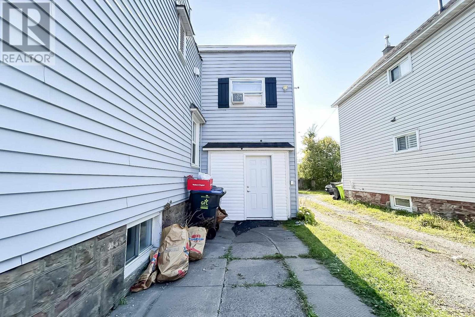 449 Wellington St E, Sault Ste. Marie, Ontario  P6A 2M1 - Photo 3 - SM260668