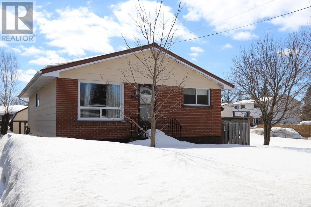 379 Chambers Ave, Sault Ste. Marie, Ontario  P6A 4W4 - Photo 2 - SM260679