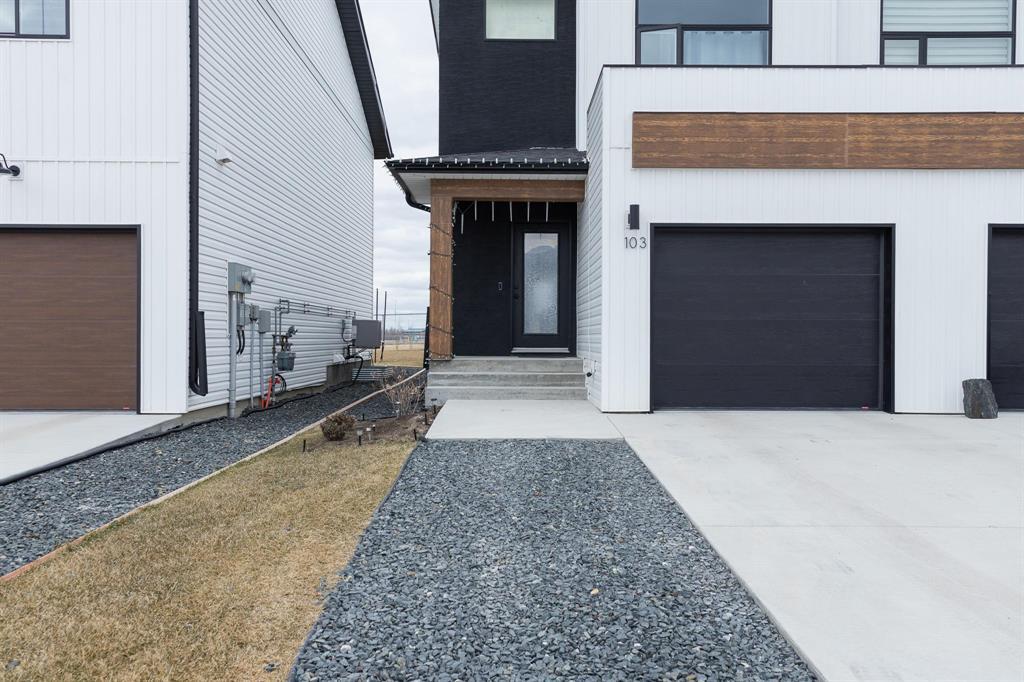 103 Rosebrook Trail, Steinbach, Manitoba  R5G 0Z3 - Photo 1 - 202608605