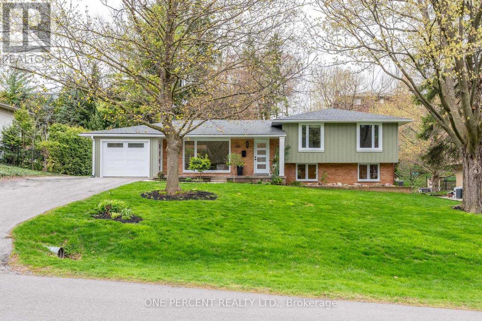 187 Woodview Crescent, Hamilton, Ontario  L9G 1G1 - Photo 3 - X13057020