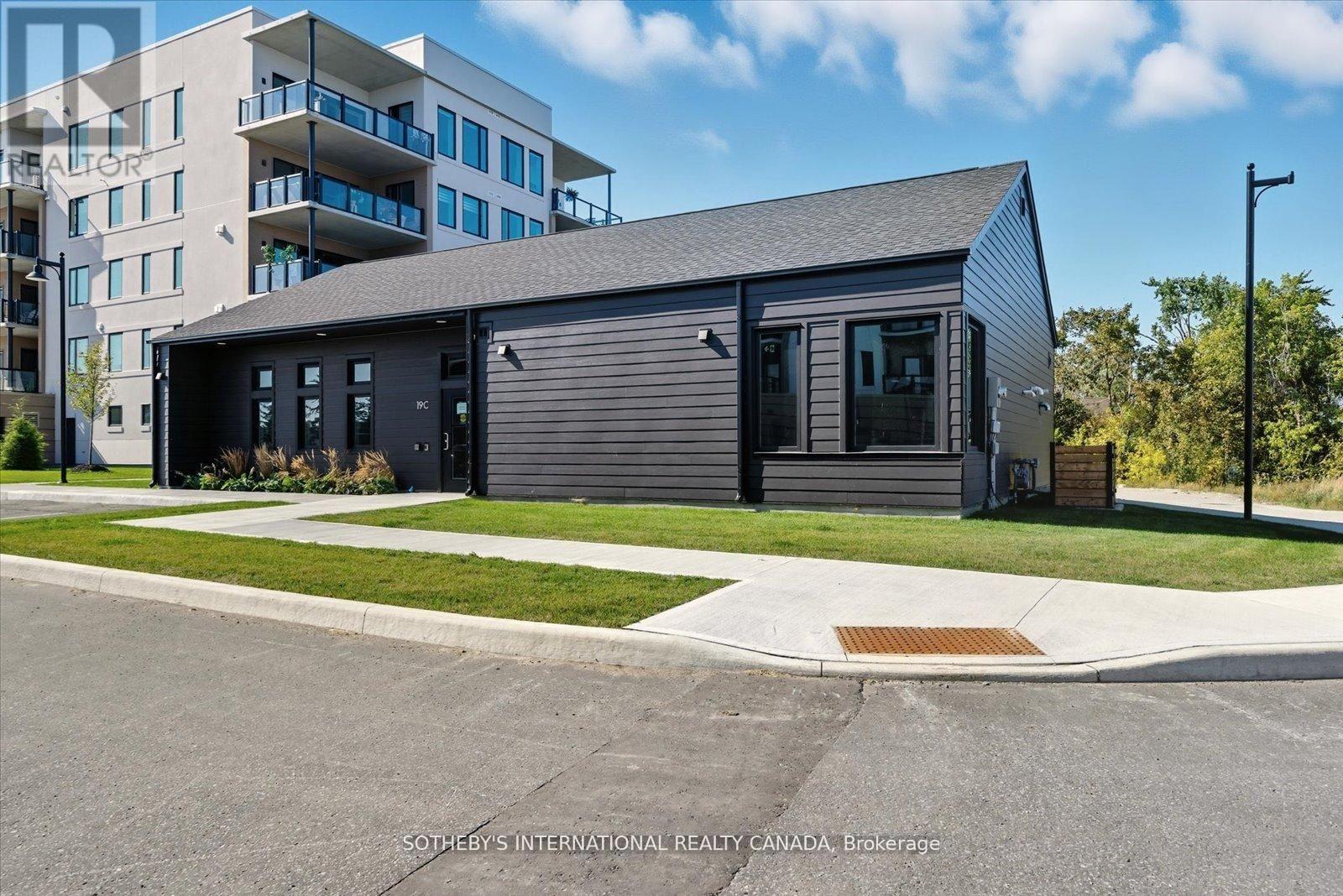 Penthouse 1 - 19a West Street N, Kawartha Lakes, Ontario  K0M 1N0 - Photo 30 - X13057092